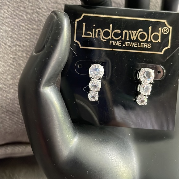 NWT.  Lindenwold Fine Jewelers.  Cubic Zirconia Drop earrings. - Picture 3 of 4